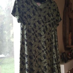 Black background damask Lularoe Small Carly